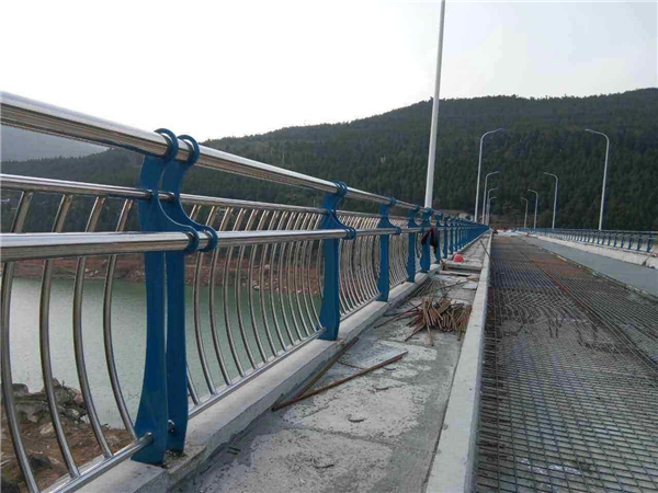 大同不锈钢桥梁护栏的特点及其在桥梁安全中的重要作用